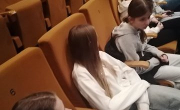 Sprawozdanie z wyjazdu klas piątych i szóstych na przedstawienie teatralne