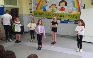 Witamy lato z mamą i tatą (12)